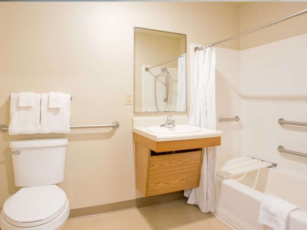 Woodspring Suites Ankeny Des Moines Room photo